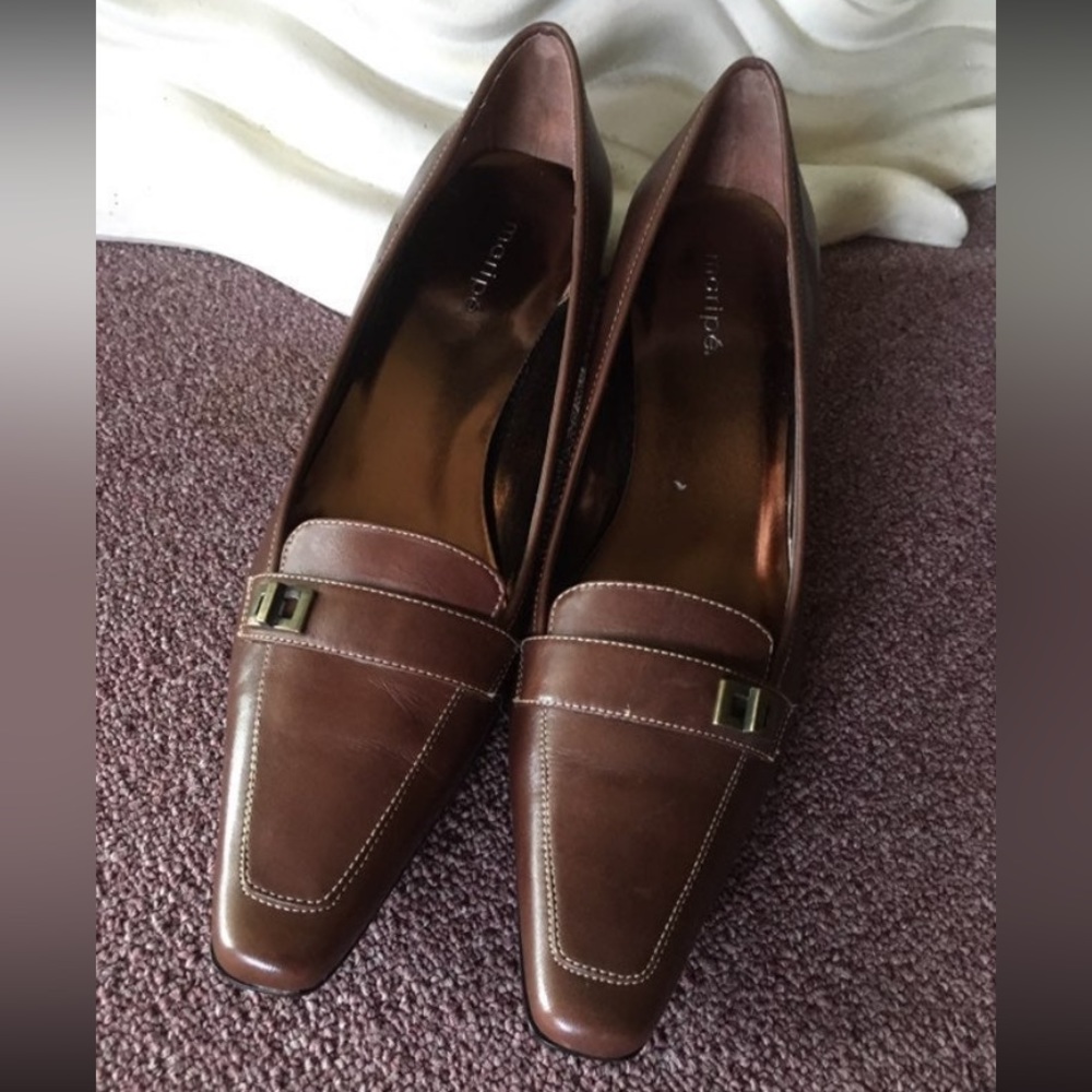 Maripe dress shoes size 9 kitty heel pointed square toe